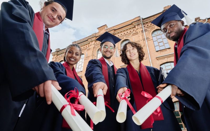 Mercadeo y estrategias comerciales en Panamá: formación en la Universidad Latina