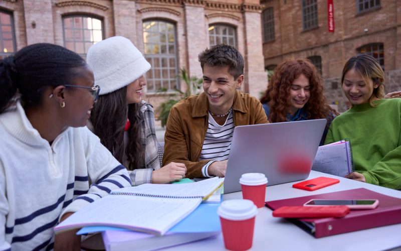 Universidad Latina impulsa la Ingeniería Industrial para la competitividad empresarial